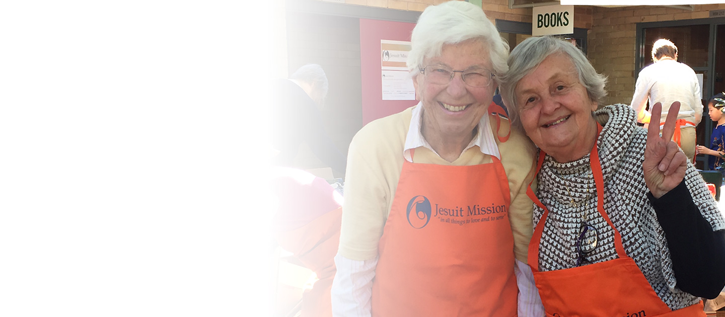 Volunteers at the Indian Bazaar