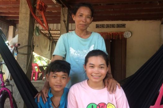 Kanya with her mum and brother