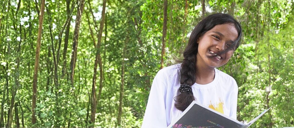 Pedrosa reading in the garden