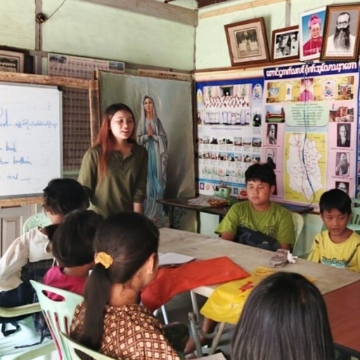 Elisabeth teaching English to children in a classroom