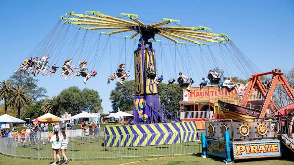 The yoyo ride at the Bazaar